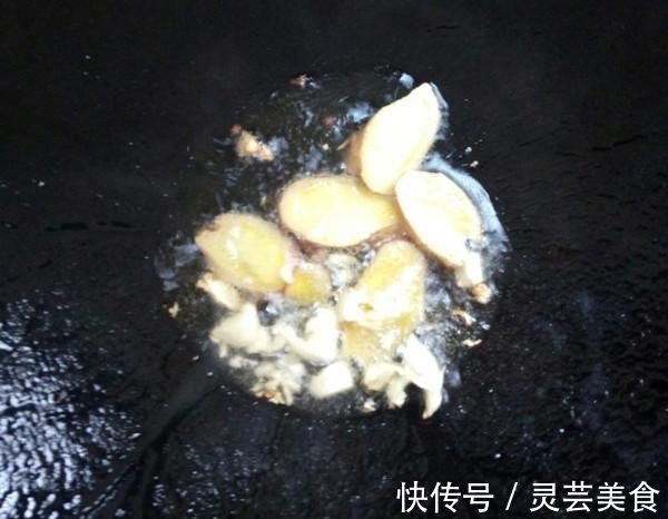 煎鱼时“不要”先开火倒油,20年老厨师教你1招,肉鲜不破皮