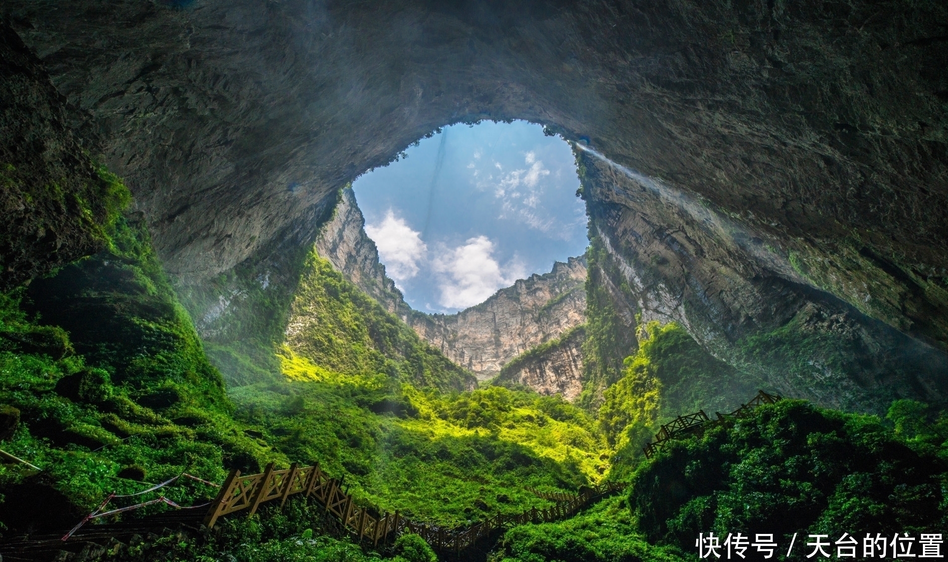 榜首 盘点地球上的十个“超级大坑”,我国位列榜首!