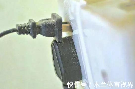 插座|有哪些家居产品早就该淘汰了?我心里的第一名是灯暖浴霸