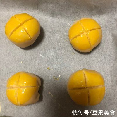 掉渣|美味调剂生活，酥到掉渣～椰蓉开口酥不可错过