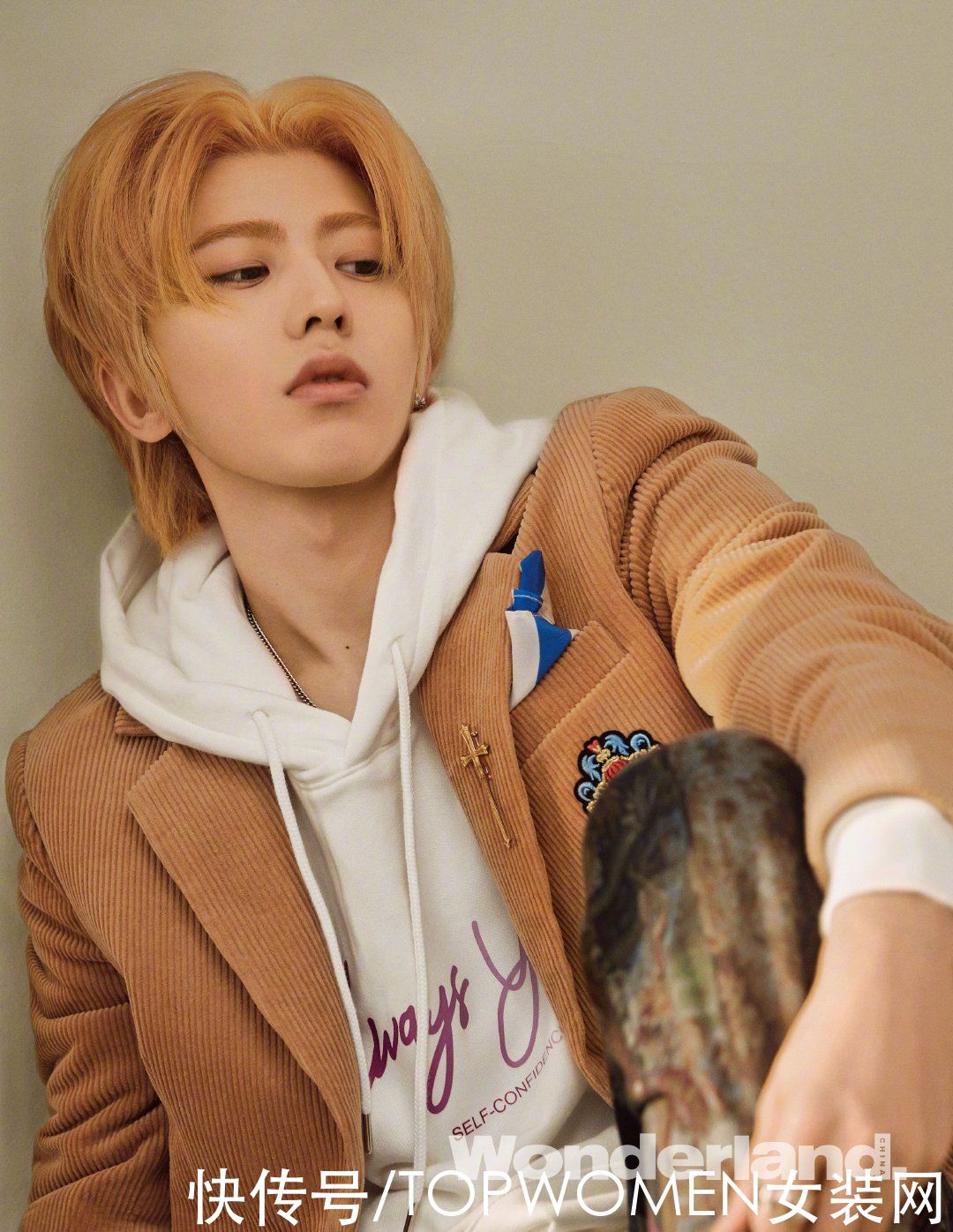 谁说灯芯绒显胖？这几套私服搭配搭的复古又高级，这时髦感超吸睛