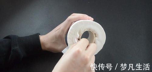 卷纸筒上套个气球太实用了, 能帮家里省下不少钱, 看完赶紧去试试