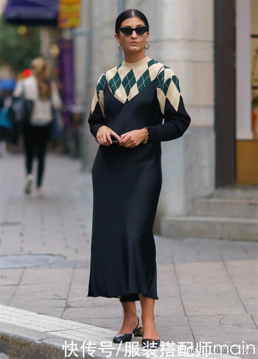 胳膊肉多、怕冷穿不了吊带裙？你需要掌握这3个技能