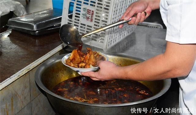 从街边摊到繁华广场店,这道特色菜火爆36年,背后亦是一路辛酸