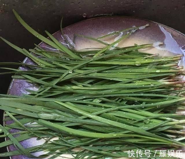 底脆皮软馅香的三鲜水煎包,这么做才好吃