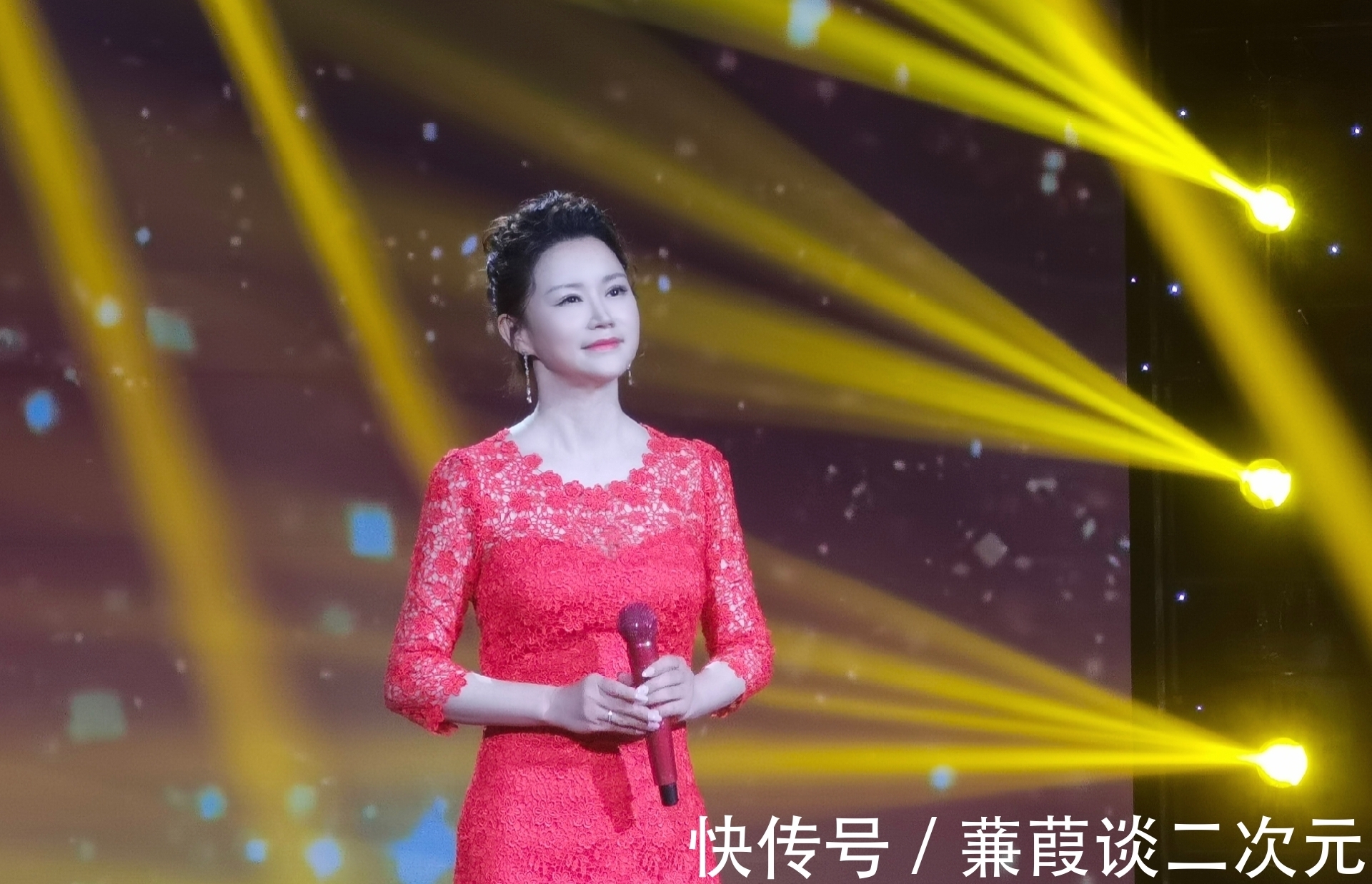 舞臺(tái)|鄧超予再登央視舞臺(tái),唱響你心中的歌!《愛無冬季》引爆觀眾淚腺