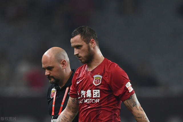 上港|帽子戲法，紀錄加4，11球高居射手榜首，這樣的艾克森不被上港待見