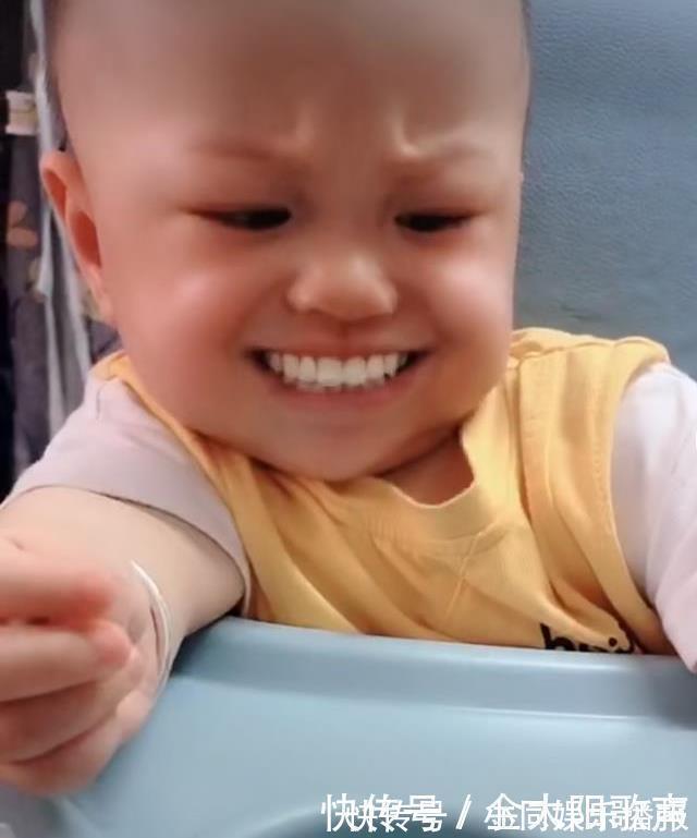 宝爸|婴儿有了牙齿是什么样的画风瞬间从呆萌变成了搞笑,太秀了