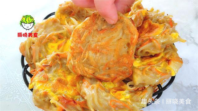 2个土豆4个鸡蛋，教你做好吃的土豆饼，当早餐，少油健康还营养