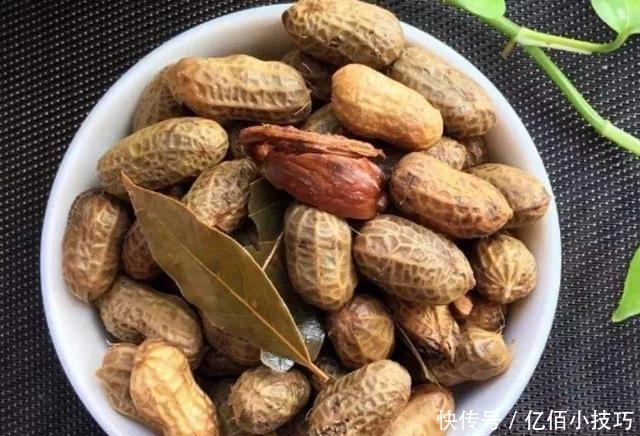 煮花生时,直接加水煮就错了,加点“它”,花生更香更入味