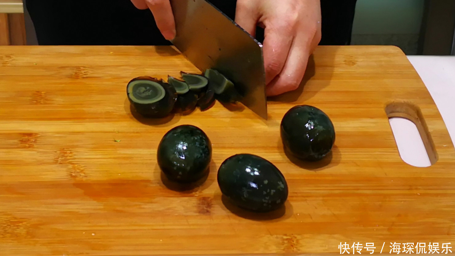  花生米炒|天热最馋此道菜，鲜香又下饭，简单又营养，多吃还不长胖，太香了