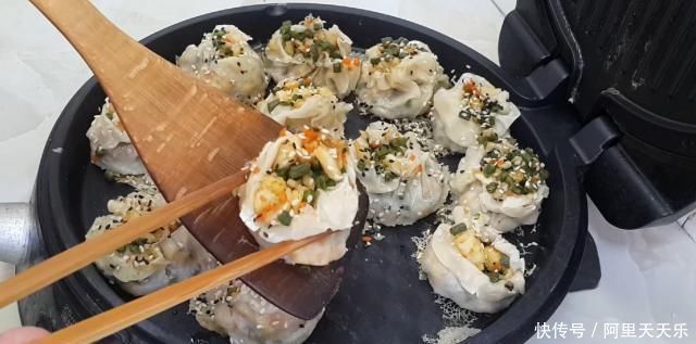 饺子皮|饺子皮别包饺子了,教你简单一做,比蒸饺包子好吃几十倍,太香了