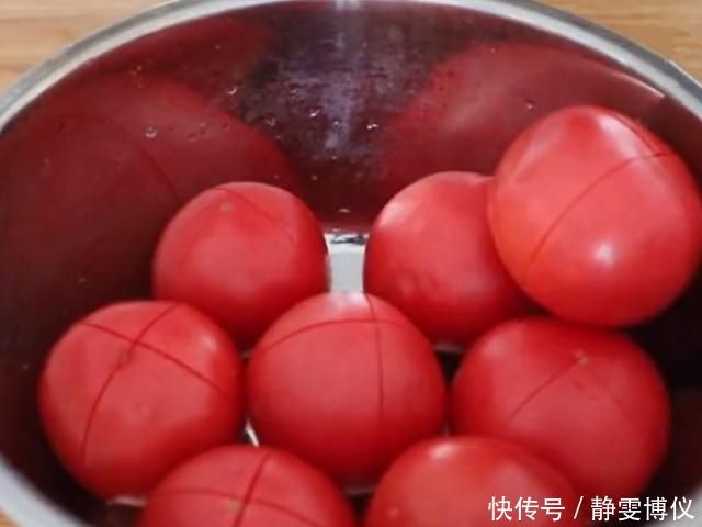吃了30年西红柿,这做法头一次见,简单易学,上桌全家人抢着吃