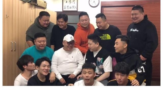 德云六队集体营业，张鹤伦以身作则，网友直呼“神仙六队”