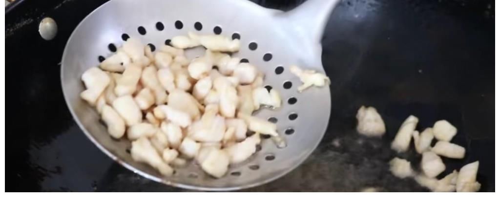 豆浆|黄豆我家从不打豆浆，教你新做法，香辣开胃又下饭，越放越好吃