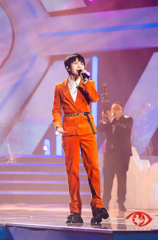 青春|大影節燃情“青春之夜” 徐帆劉浩存淚灑舞臺