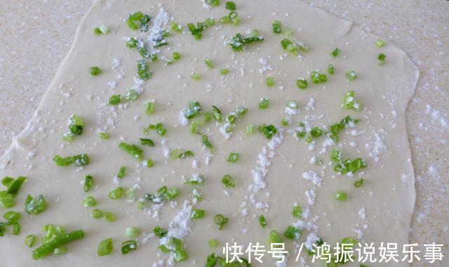 面团|做葱油饼时,只要掌握这1步,面饼柔软有筋道,凉了也不硬