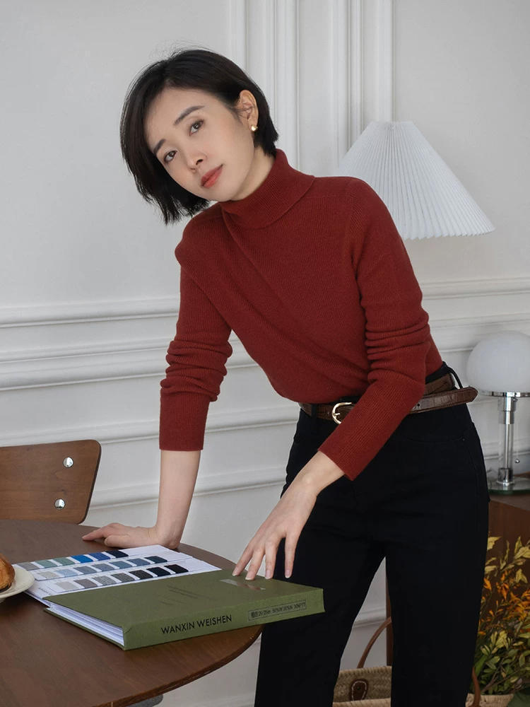 条纹 冬季出行穿搭要保暖,试试毛衣配半身裙更时尚,适合40岁女人