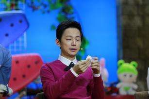 角色扮演|吴昕快本中多次被关麦克风,何炅谈到时忍不住落下眼泪,心疼吴昕