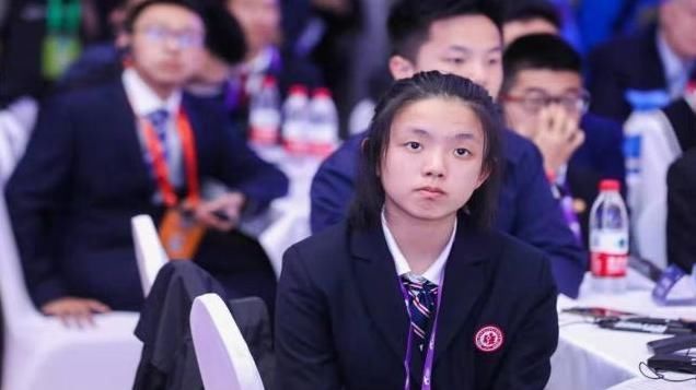 中国15岁女孩解开世界难题，央视想采访却被婉拒：不想让我妈看到