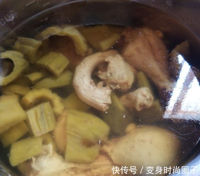 黄豆|鸡腿黄豆苦瓜汤,清热消暑,最适合夏天