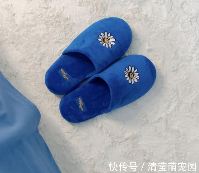 床头柜|95后姑娘的“穷装”卧室火了，环保又精致，软装的力量真强大