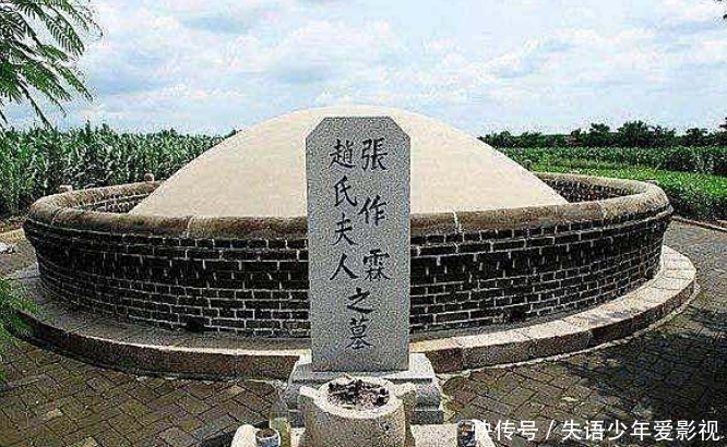 张作霖|张作霖父子墓地:爹葬东北杂草丛生,大儿子却葬在美国,绿草如茵