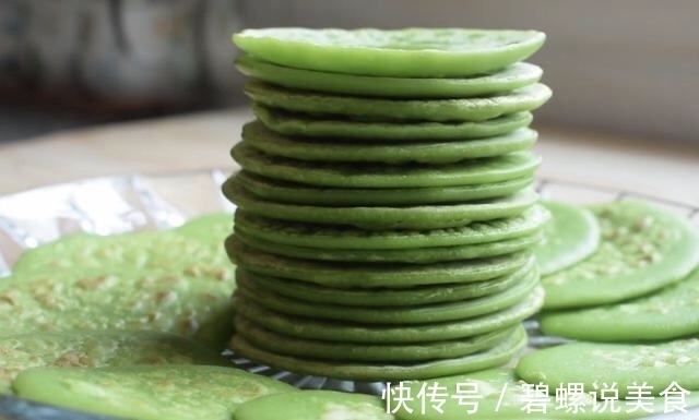 1把菠萝1碗面粉，筷子搅一搅，香甜软糯，做孩子爱吃的蔬菜饼