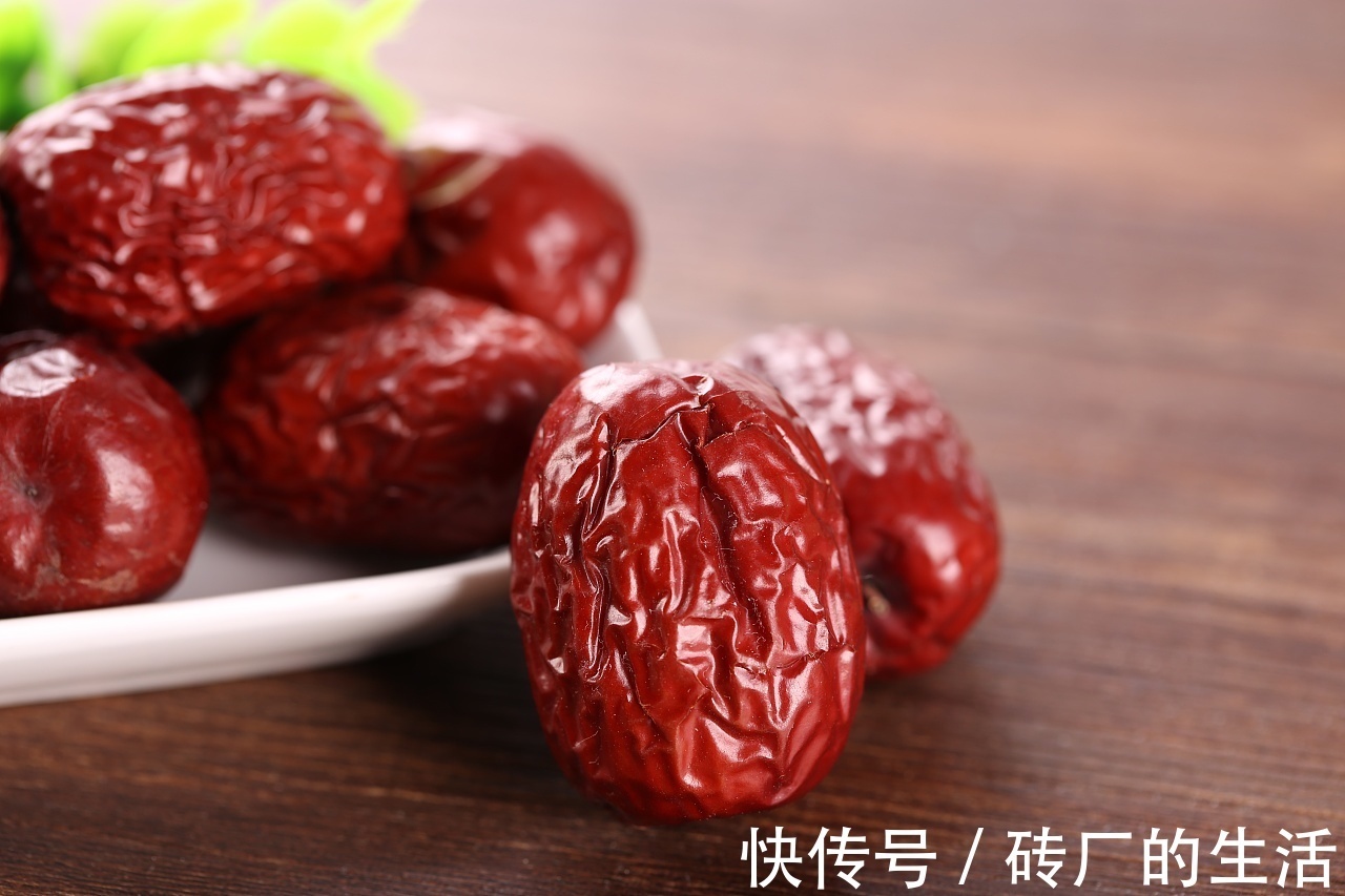 红枣姜茶|红枣和它一起泡水喝,湿气没了,大肚子平了,气色红润有光泽
