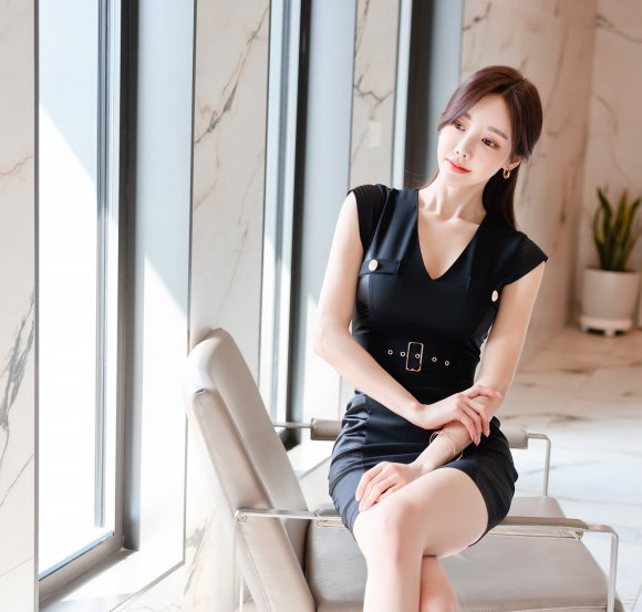 性感|孙允珠高级穿搭让人羡慕，蓝色雪纺裙和黑色包臀裙，哪款更性感?