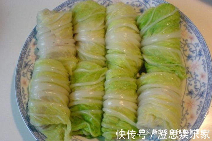 一棵白菜，一碗肉馅，卷一卷，蒸一蒸，鲜嫩又多汁，全家都爱吃