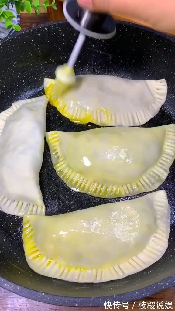 零技巧韭菜盒子，不用和面，省时省力超简单，厨房小白一学就会