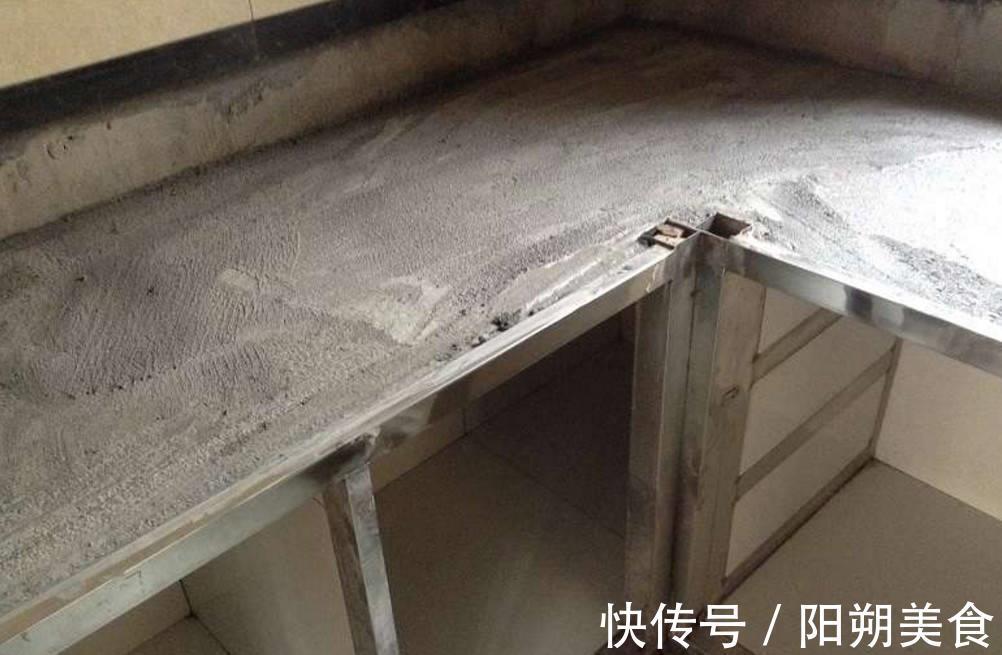 水泥|越来越多人不装橱柜,用水泥直接砌筑,看似实用,聪明反被聪明误