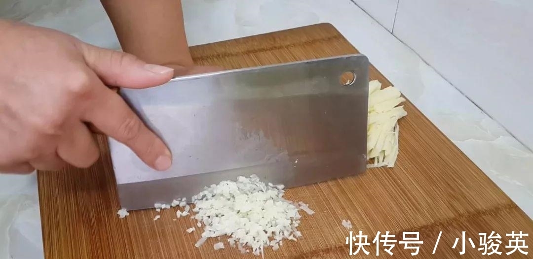 手不沾面|面粉新吃法, 手不沾面, 比油条做法简单, 比馅饼好吃, 越吃越想吃