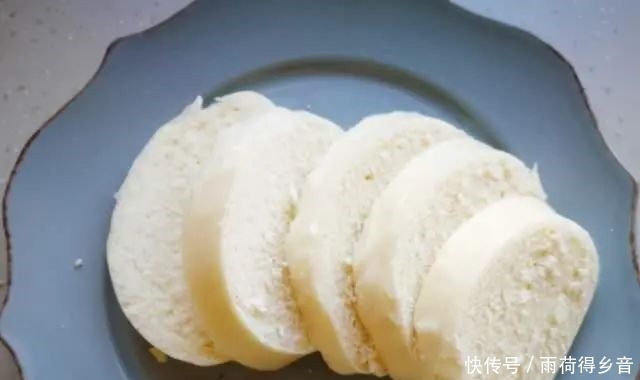 炸馒头片，别裹鸡蛋液了，教你1招技巧，馒头片外酥里嫩，不吸油！