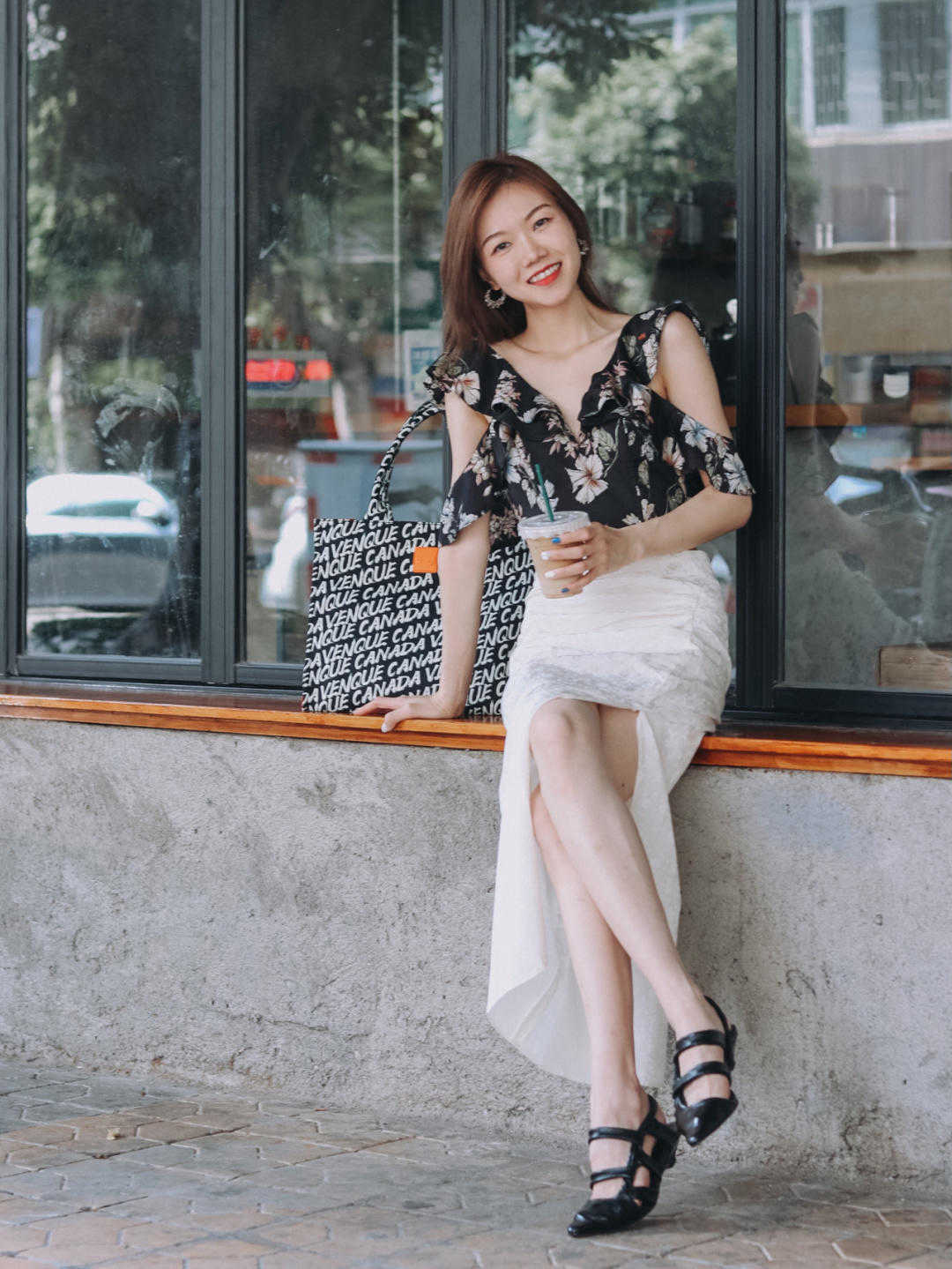 流行色|奔三奔四中年女性的穿搭技巧,减龄又时髦,分享几款穿搭方法