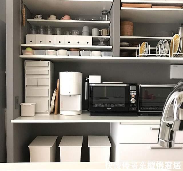 实用|这对夫妻真有远见,厨房不装吊柜,储物空间翻倍,美观实用还不乱