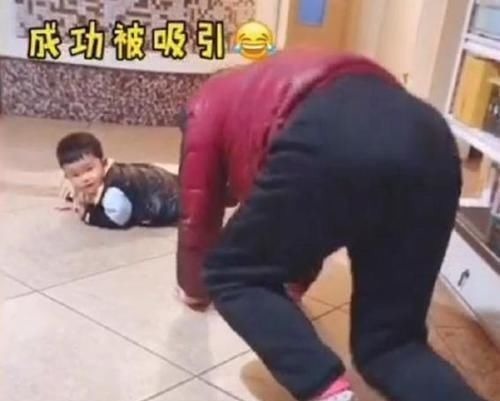 宝妈|孩子摔倒在地赖皮不起,奶奶的'神操作',网友:隔辈育儿典范