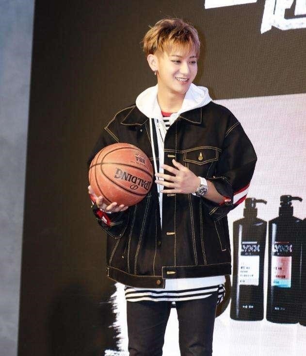 黄忠东|霸道总裁黄子韬能屈能伸,为自家艺人撑腰绝不退缩,中国好老板!