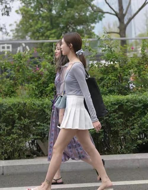 百褶裙 穿着优雅的百褶裙,让人羡慕的好身材,优雅气质