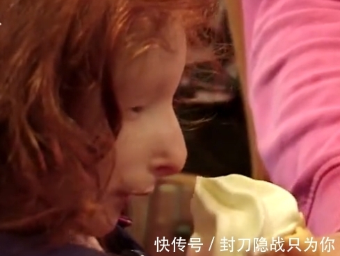 袖珍娃娃|袖珍娃娃!世界上体型最小的女孩,犹如一个活着的布娃娃!