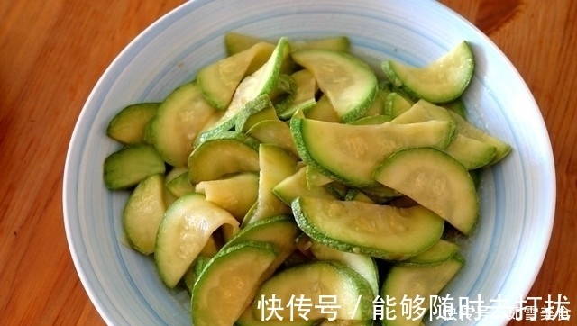 家常|晒晒中午饭,四菜一汤,主食跟菜一起出,家常味道,做法超简单