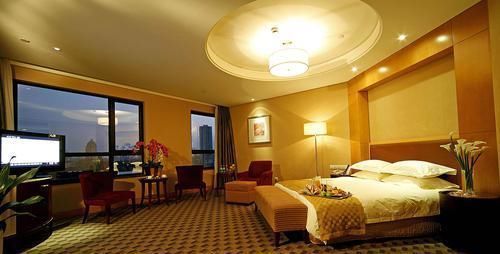 中年|住酒店时，不要先开灯，发现灯泡上有这种东西，立马报警