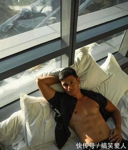 阳台上|亦静亦动的成熟型男,岁月给他的不只是沧桑,还有质感精壮的肌肉