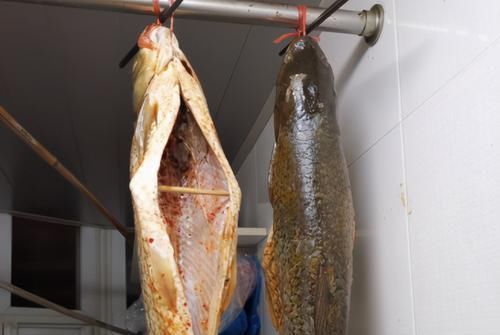 入味|腌咸鱼时,别直接抹盐腌,多加1个步骤,咸鱼咸香入味,更易储存