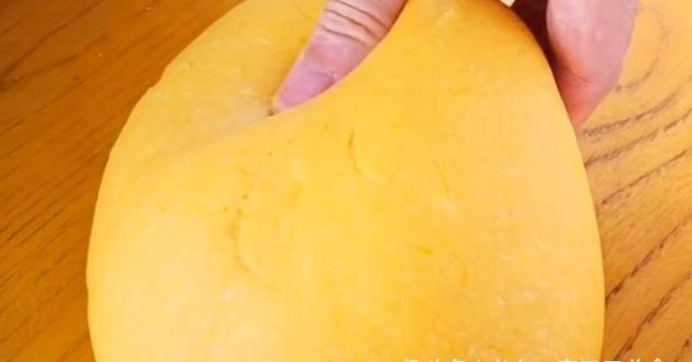 南瓜里加一碗红枣,不用烤箱,不用锅烙,简单一做,比面包还好吃