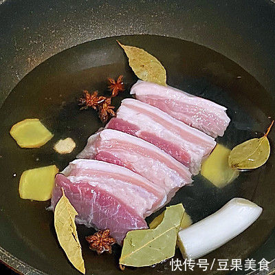 料酒|神秘美味年夜饭必备：梅菜扣肉，今晚请偷偷吃