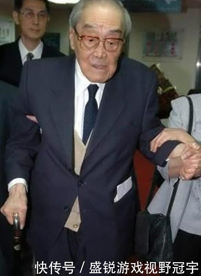 出生|中国传奇遗腹子: 出生前军队守卫产房, 出生后国家鸣13响礼炮庆祝