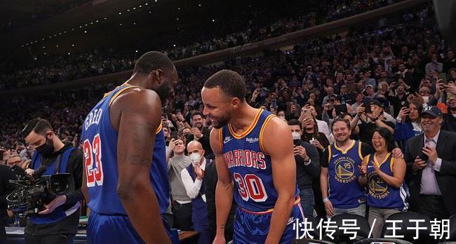 雷吉米勒|暖心！庫里破三分歷史紀(jì)錄，有誰注意尼克斯的羅斯？一直在鼓掌