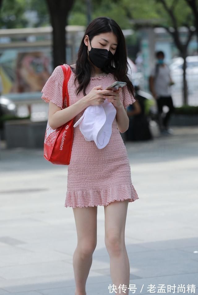 色系|好看洋气的连衣裙穿着增添简约的美感,气质女生都爱穿,清凉舒爽